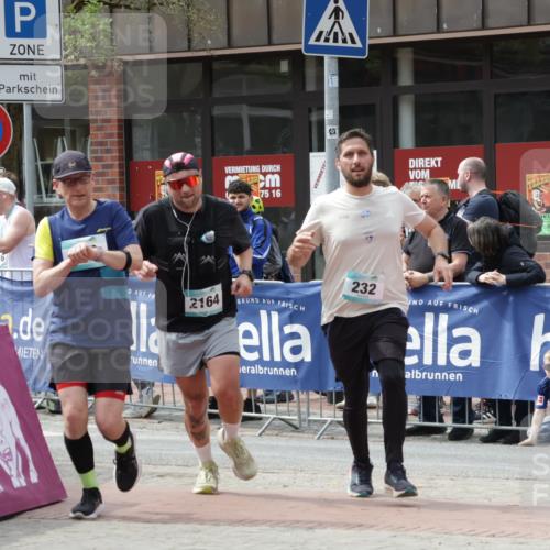 10.05.2026 - 8. Wedeler Halbmarathon Yannick Fuchs http://msf.ph/oto/9735612 10.05.2026 11:57:07 Ziel 232, 250, 559, 2164 meine-sportfotos.de
