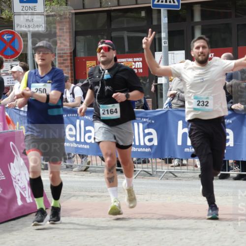 10.05.2026 - 8. Wedeler Halbmarathon Yannick Fuchs http://msf.ph/oto/9735615 10.05.2026 11:57:07 Ziel 232, 250, 559, 2164 meine-sportfotos.de