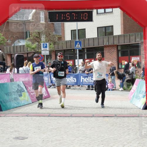 10.05.2026 - 8. Wedeler Halbmarathon Yannick Fuchs http://msf.ph/oto/9735620 10.05.2026 11:57:08 Ziel 232, 250, 559, 2164 meine-sportfotos.de