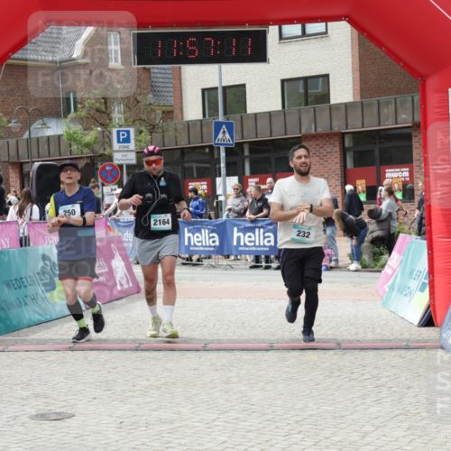 10.05.2026 - 8. Wedeler Halbmarathon Yannick Fuchs http://msf.ph/oto/9735624 10.05.2026 11:57:09 Ziel 232, 250, 2164 meine-sportfotos.de