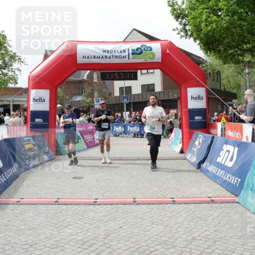 10.05.2026 - 8. Wedeler Halbmarathon Yannick Fuchs http://msf.ph/oto/9735629 10.05.2026 11:57:10 Ziel 232, 250, 2159, 2164 meine-sportfotos.de
