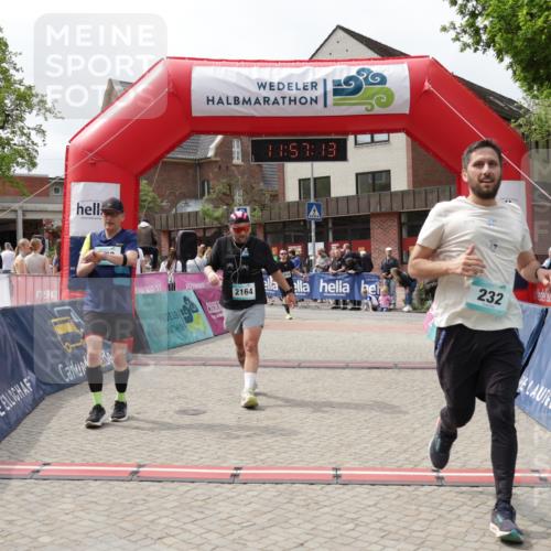 10.05.2026 - 8. Wedeler Halbmarathon Yannick Fuchs http://msf.ph/oto/9735633 10.05.2026 11:57:11 Ziel 232, 250, 2159, 2164 meine-sportfotos.de