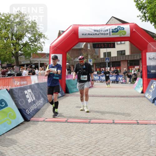 10.05.2026 - 8. Wedeler Halbmarathon Yannick Fuchs http://msf.ph/oto/9735638 10.05.2026 11:57:12 Ziel 232, 250, 2159, 2164 meine-sportfotos.de