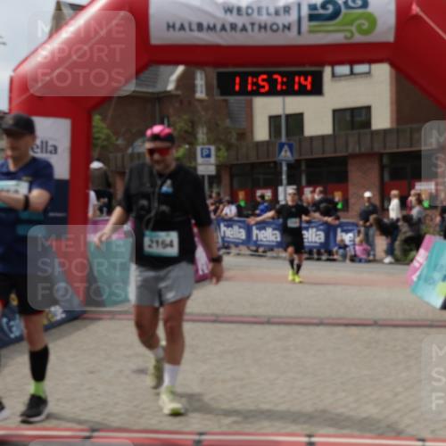 10.05.2026 - 8. Wedeler Halbmarathon Yannick Fuchs http://msf.ph/oto/9735639 10.05.2026 11:57:12 Ziel 232, 250, 2159, 2164 meine-sportfotos.de