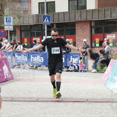 10.05.2026 - 8. Wedeler Halbmarathon Yannick Fuchs http://msf.ph/oto/9735645 10.05.2026 11:57:14 Ziel 232, 250, 2159, 2164 meine-sportfotos.de
