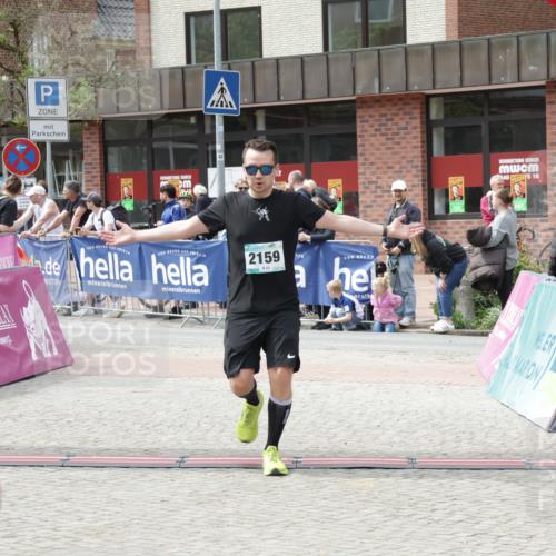 10.05.2026 - 8. Wedeler Halbmarathon Yannick Fuchs http://msf.ph/oto/9735646 10.05.2026 11:57:14 Ziel 232, 250, 2159, 2164 meine-sportfotos.de