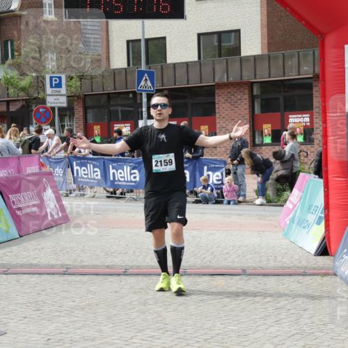 10.05.2026 - 8. Wedeler Halbmarathon Yannick Fuchs http://msf.ph/oto/9735649 10.05.2026 11:57:14 Ziel 232, 250, 2159, 2164 meine-sportfotos.de