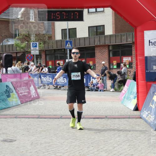 10.05.2026 - 8. Wedeler Halbmarathon Yannick Fuchs http://msf.ph/oto/9735651 10.05.2026 11:57:15 Ziel 232, 250, 2159, 2164 meine-sportfotos.de