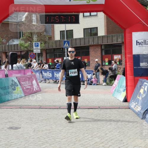 10.05.2026 - 8. Wedeler Halbmarathon Yannick Fuchs http://msf.ph/oto/9735652 10.05.2026 11:57:15 Ziel 232, 250, 2159, 2164 meine-sportfotos.de