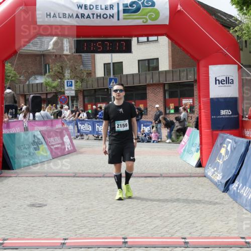10.05.2026 - 8. Wedeler Halbmarathon Yannick Fuchs http://msf.ph/oto/9735654 10.05.2026 11:57:15 Ziel 232, 250, 2159, 2164 meine-sportfotos.de