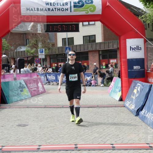 10.05.2026 - 8. Wedeler Halbmarathon Yannick Fuchs http://msf.ph/oto/9735655 10.05.2026 11:57:15 Ziel 232, 250, 2159, 2164 meine-sportfotos.de