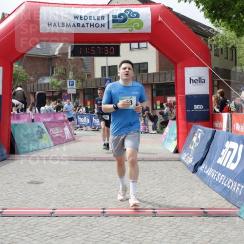 10.05.2026 - 8. Wedeler Halbmarathon Yannick Fuchs http://msf.ph/oto/9735668 10.05.2026 11:57:28 Ziel 513, 588, 999 meine-sportfotos.de