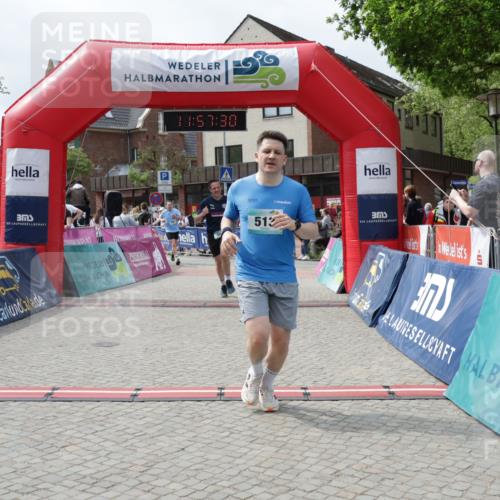 10.05.2026 - 8. Wedeler Halbmarathon Yannick Fuchs http://msf.ph/oto/9735670 10.05.2026 11:57:28 Ziel 513, 588, 999 meine-sportfotos.de