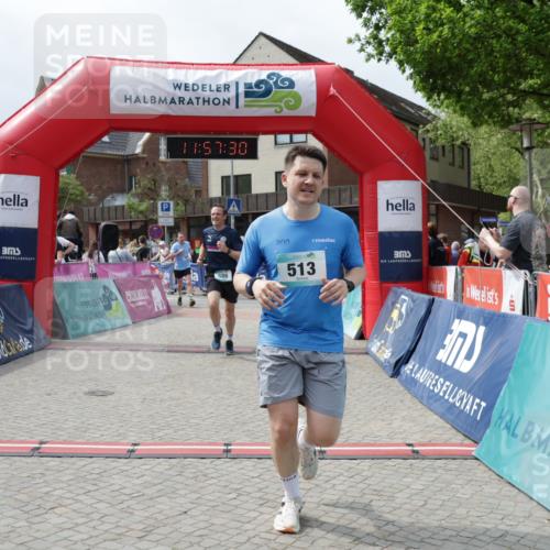 10.05.2026 - 8. Wedeler Halbmarathon Yannick Fuchs http://msf.ph/oto/9735672 10.05.2026 11:57:29 Ziel 513, 588, 999 meine-sportfotos.de