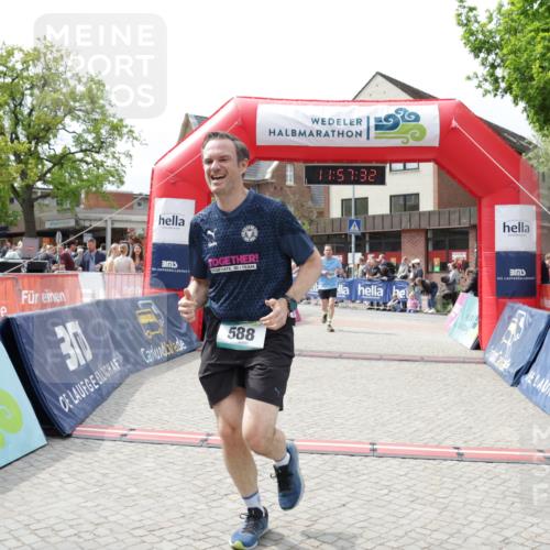 10.05.2026 - 8. Wedeler Halbmarathon Yannick Fuchs http://msf.ph/oto/9735675 10.05.2026 11:57:30 Ziel 513, 588, 999 meine-sportfotos.de