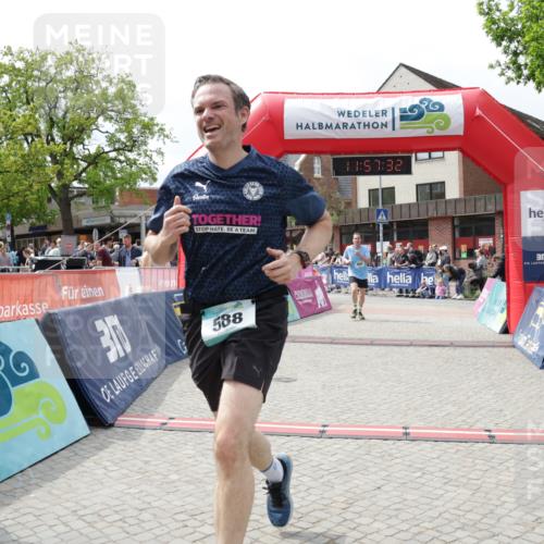 10.05.2026 - 8. Wedeler Halbmarathon Yannick Fuchs http://msf.ph/oto/9735676 10.05.2026 11:57:30 Ziel 513, 588, 999 meine-sportfotos.de