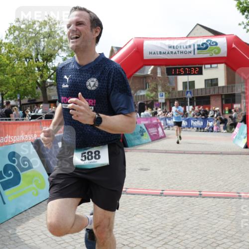 10.05.2026 - 8. Wedeler Halbmarathon Yannick Fuchs http://msf.ph/oto/9735677 10.05.2026 11:57:31 Ziel 513, 588, 999 meine-sportfotos.de