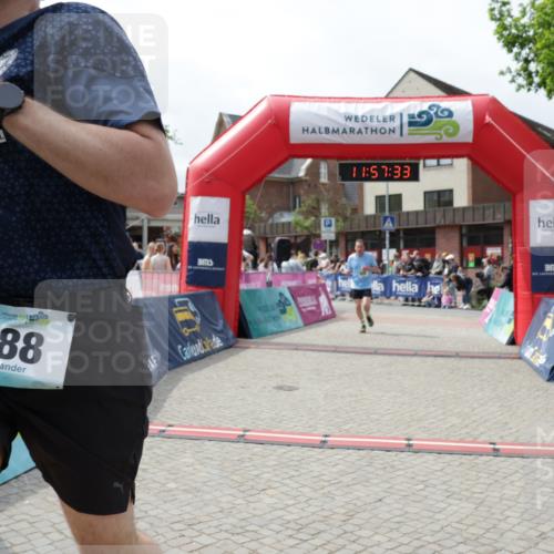 10.05.2026 - 8. Wedeler Halbmarathon Yannick Fuchs http://msf.ph/oto/9735678 10.05.2026 11:57:31 Ziel 513, 588, 999 meine-sportfotos.de