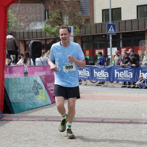 10.05.2026 - 8. Wedeler Halbmarathon Yannick Fuchs http://msf.ph/oto/9735679 10.05.2026 11:57:33 Ziel 588, 999 meine-sportfotos.de