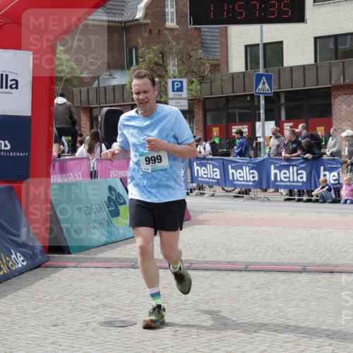 10.05.2026 - 8. Wedeler Halbmarathon Yannick Fuchs http://msf.ph/oto/9735681 10.05.2026 11:57:33 Ziel 588, 999 meine-sportfotos.de