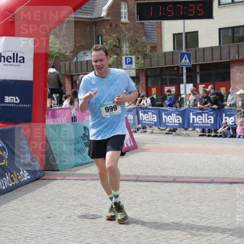 10.05.2026 - 8. Wedeler Halbmarathon Yannick Fuchs http://msf.ph/oto/9735682 10.05.2026 11:57:33 Ziel 588, 999 meine-sportfotos.de