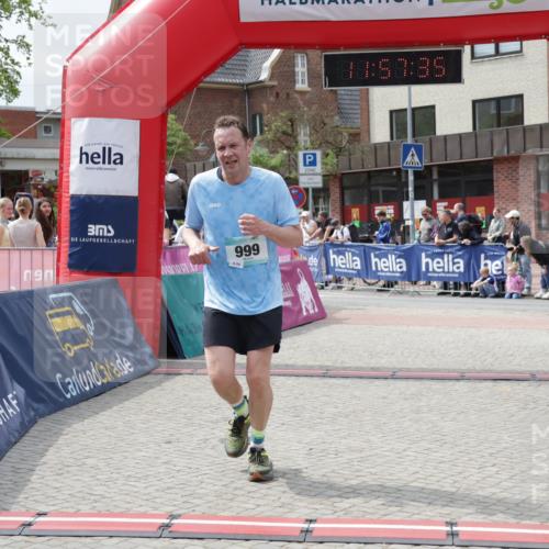 10.05.2026 - 8. Wedeler Halbmarathon Yannick Fuchs http://msf.ph/oto/9735684 10.05.2026 11:57:34 Ziel 588, 999 meine-sportfotos.de