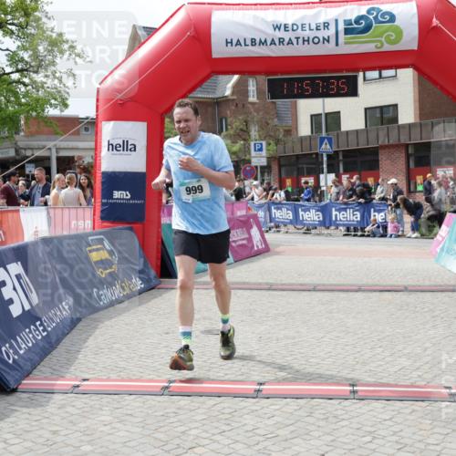 10.05.2026 - 8. Wedeler Halbmarathon Yannick Fuchs http://msf.ph/oto/9735685 10.05.2026 11:57:34 Ziel 588, 999 meine-sportfotos.de
