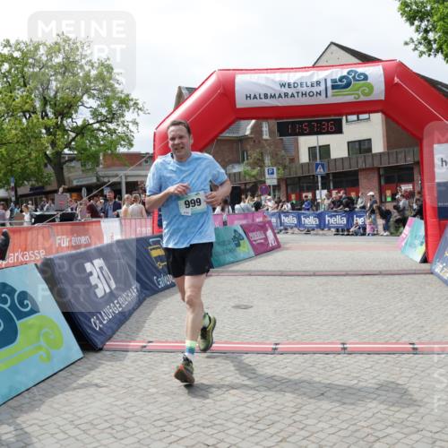 10.05.2026 - 8. Wedeler Halbmarathon Yannick Fuchs http://msf.ph/oto/9735688 10.05.2026 11:57:34 Ziel 588, 999 meine-sportfotos.de