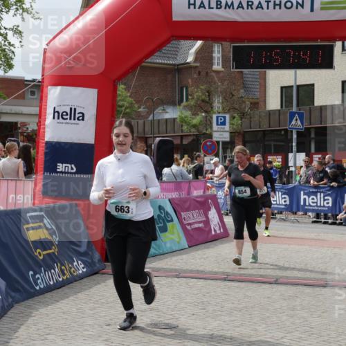 10.05.2026 - 8. Wedeler Halbmarathon Yannick Fuchs http://msf.ph/oto/9735696 10.05.2026 11:57:39 Ziel 611, 663, 854 meine-sportfotos.de
