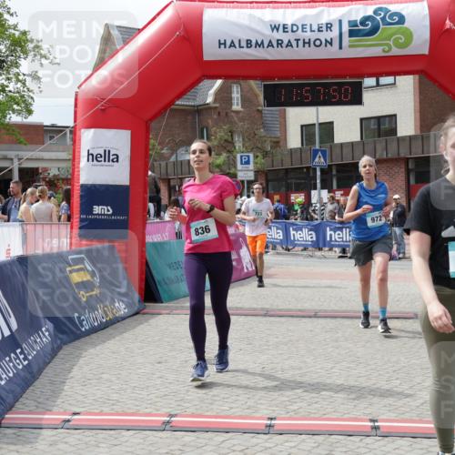 10.05.2026 - 8. Wedeler Halbmarathon Yannick Fuchs http://msf.ph/oto/9735721 10.05.2026 11:57:49 Ziel 558, 723, 836, 972 meine-sportfotos.de