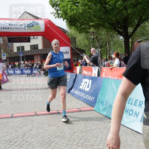 10.05.2026 - 8. Wedeler Halbmarathon Yannick Fuchs http://msf.ph/oto/9735726 10.05.2026 11:57:50 Ziel 558, 723, 836, 972 meine-sportfotos.de