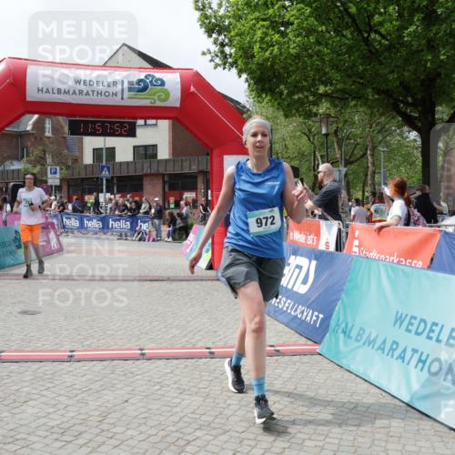 10.05.2026 - 8. Wedeler Halbmarathon Yannick Fuchs http://msf.ph/oto/9735728 10.05.2026 11:57:51 Ziel 558, 723, 836, 972 meine-sportfotos.de