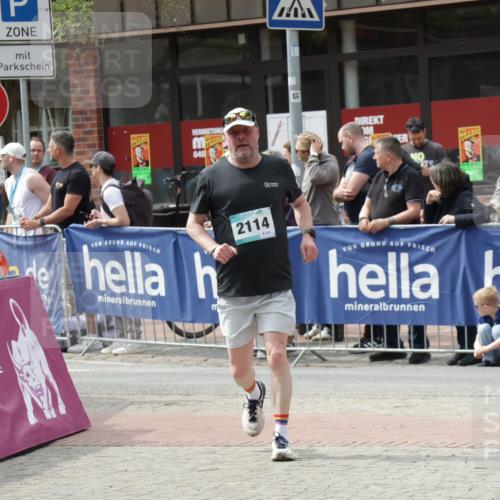 10.05.2026 - 8. Wedeler Halbmarathon Yannick Fuchs http://msf.ph/oto/9735736 10.05.2026 11:57:58 Ziel 2114 meine-sportfotos.de
