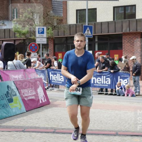 10.05.2026 - 8. Wedeler Halbmarathon Yannick Fuchs http://msf.ph/oto/9735748 10.05.2026 11:58:04 Ziel 2114, 2204 meine-sportfotos.de