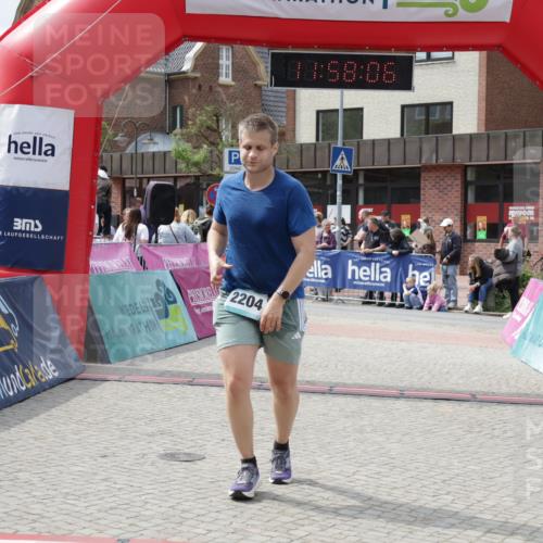 10.05.2026 - 8. Wedeler Halbmarathon Yannick Fuchs http://msf.ph/oto/9735753 10.05.2026 11:58:04 Ziel 2114, 2204 meine-sportfotos.de