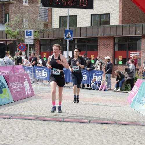 10.05.2026 - 8. Wedeler Halbmarathon Yannick Fuchs http://msf.ph/oto/9735761 10.05.2026 11:58:08 Ziel 608, 894, 2204, 2231 meine-sportfotos.de