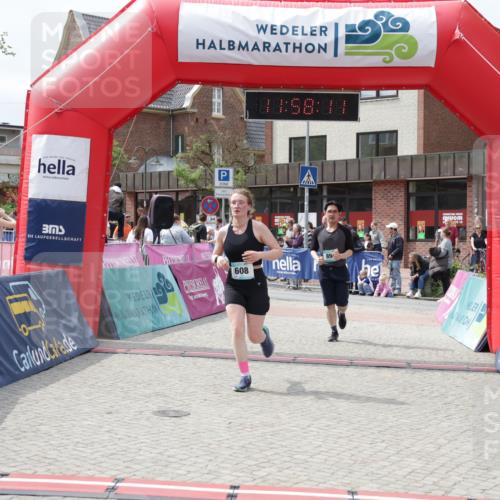 10.05.2026 - 8. Wedeler Halbmarathon Yannick Fuchs http://msf.ph/oto/9735765 10.05.2026 11:58:09 Ziel 608, 894, 2204, 2231 meine-sportfotos.de