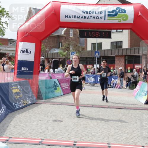 10.05.2026 - 8. Wedeler Halbmarathon Yannick Fuchs http://msf.ph/oto/9735766 10.05.2026 11:58:09 Ziel 608, 894, 2204, 2231 meine-sportfotos.de