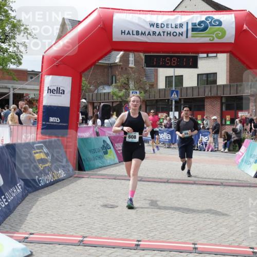 10.05.2026 - 8. Wedeler Halbmarathon Yannick Fuchs http://msf.ph/oto/9735767 10.05.2026 11:58:09 Ziel 608, 894, 2204, 2231 meine-sportfotos.de