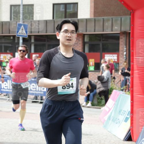 10.05.2026 - 8. Wedeler Halbmarathon Yannick Fuchs http://msf.ph/oto/9735768 10.05.2026 11:58:11 Ziel 324, 608, 894, 1008, 2231 meine-sportfotos.de