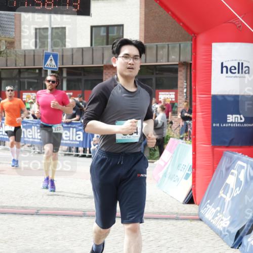 10.05.2026 - 8. Wedeler Halbmarathon Yannick Fuchs http://msf.ph/oto/9735769 10.05.2026 11:58:11 Ziel 324, 608, 894, 1008, 2231 meine-sportfotos.de