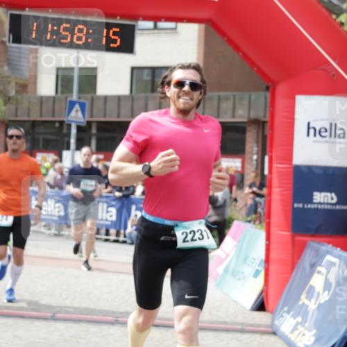 10.05.2026 - 8. Wedeler Halbmarathon Yannick Fuchs http://msf.ph/oto/9735774 10.05.2026 11:58:13 Ziel 297, 324, 608, 894, 1008, 1043, 2231 meine-sportfotos.de