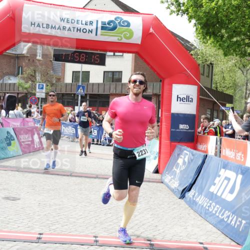 10.05.2026 - 8. Wedeler Halbmarathon Yannick Fuchs http://msf.ph/oto/9735775 10.05.2026 11:58:14 Ziel 297, 324, 608, 894, 1008, 1043, 2231 meine-sportfotos.de