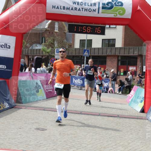 10.05.2026 - 8. Wedeler Halbmarathon Yannick Fuchs http://msf.ph/oto/9735778 10.05.2026 11:58:14 Ziel 297, 324, 608, 894, 1008, 1043, 2231 meine-sportfotos.de