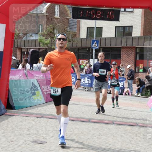 10.05.2026 - 8. Wedeler Halbmarathon Yannick Fuchs http://msf.ph/oto/9735780 10.05.2026 11:58:15 Ziel 297, 324, 608, 894, 1008, 1043, 2231 meine-sportfotos.de