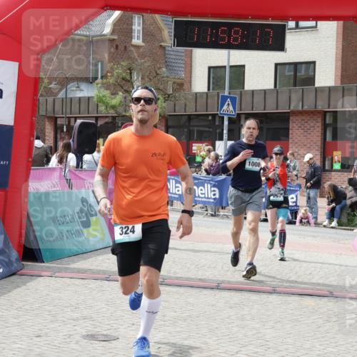10.05.2026 - 8. Wedeler Halbmarathon Yannick Fuchs http://msf.ph/oto/9735781 10.05.2026 11:58:15 Ziel 297, 324, 608, 894, 1008, 1043, 2231 meine-sportfotos.de