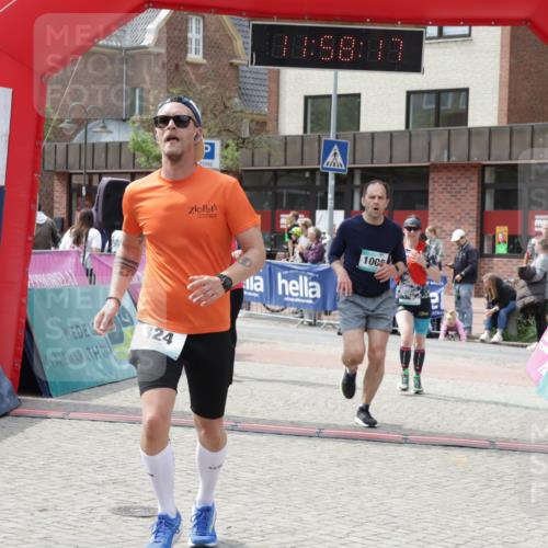 10.05.2026 - 8. Wedeler Halbmarathon Yannick Fuchs http://msf.ph/oto/9735782 10.05.2026 11:58:15 Ziel 297, 324, 608, 894, 1008, 1043, 2231 meine-sportfotos.de
