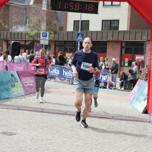 10.05.2026 - 8. Wedeler Halbmarathon Yannick Fuchs http://msf.ph/oto/9735785 10.05.2026 11:58:16 Ziel 37, 297, 324, 894, 1008, 1043, 2231 meine-sportfotos.de