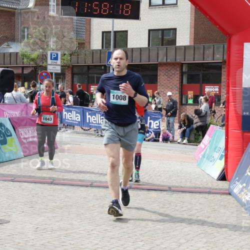 10.05.2026 - 8. Wedeler Halbmarathon Yannick Fuchs http://msf.ph/oto/9735786 10.05.2026 11:58:16 Ziel 37, 297, 324, 894, 1008, 1043, 2231 meine-sportfotos.de