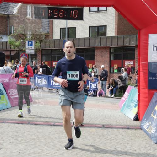 10.05.2026 - 8. Wedeler Halbmarathon Yannick Fuchs http://msf.ph/oto/9735787 10.05.2026 11:58:16 Ziel 37, 297, 324, 894, 1008, 1043, 2231 meine-sportfotos.de
